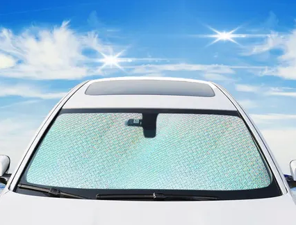 汽車前擋風(fēng)玻璃外面起霧怎么處理？